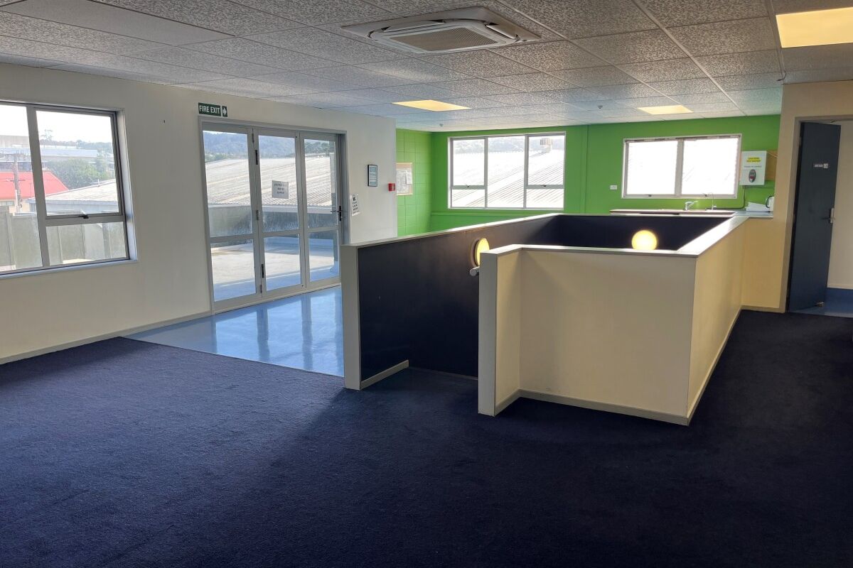 Versatile Office with Logistics - Więcej