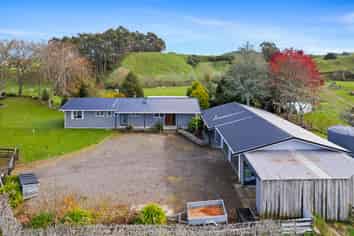 779 Makuri Road, Toko