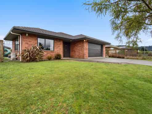 22 Percy Kinsman Crescent, Riverstone Terraces