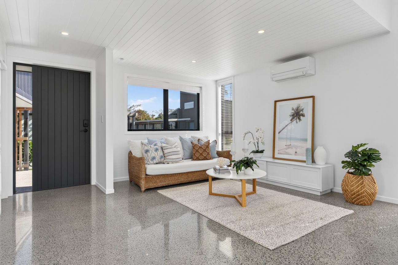 Brand new home for $1,050,000! - Aanzicht 2