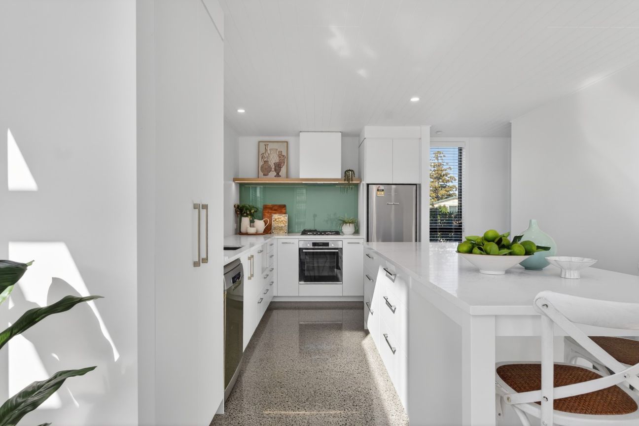 Brand new home for $1,050,000! - Meer