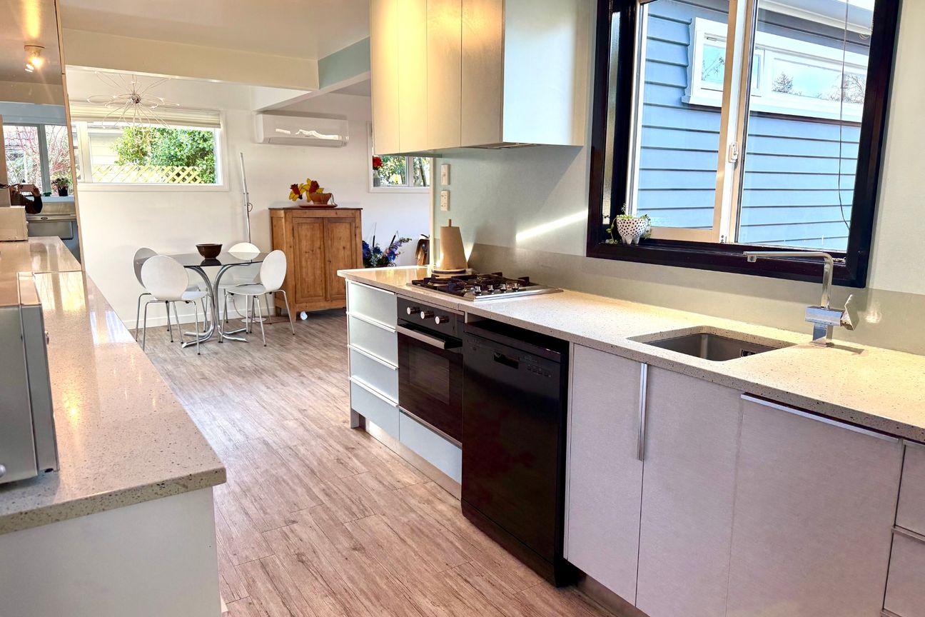 FUNKY FULLY FURNISHED BUNGALOW IN PRIME LOCATION! - Widok 5