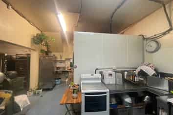 Iconic Bakery in Pt Chev | Available now