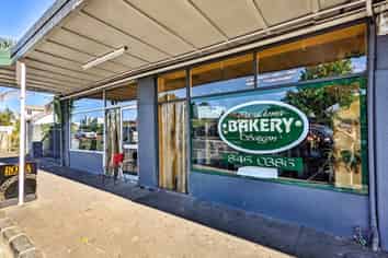 Iconic Bakery in Pt Chev | Available now