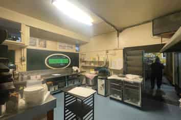 Iconic Bakery in Pt Chev | Available now