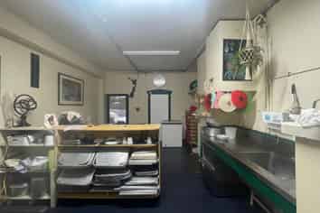 Iconic Bakery in Pt Chev | Available now