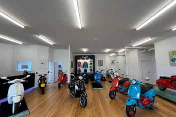 GROUND FLOOR NEWTON RETAIL/SHOWROOM
