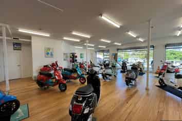 GROUND FLOOR NEWTON RETAIL/SHOWROOM
