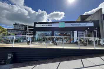 GROUND FLOOR NEWTON RETAIL/SHOWROOM
