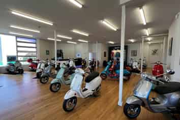 GROUND FLOOR NEWTON RETAIL/SHOWROOM
