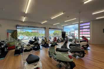 GROUND FLOOR NEWTON RETAIL/SHOWROOM
