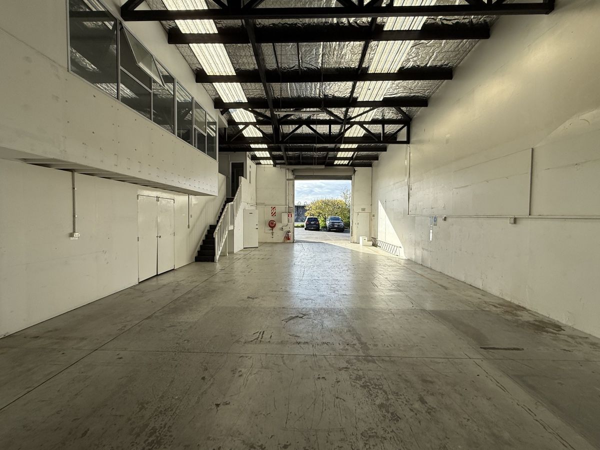 Industrial Unit with Container Access - Vista 5
