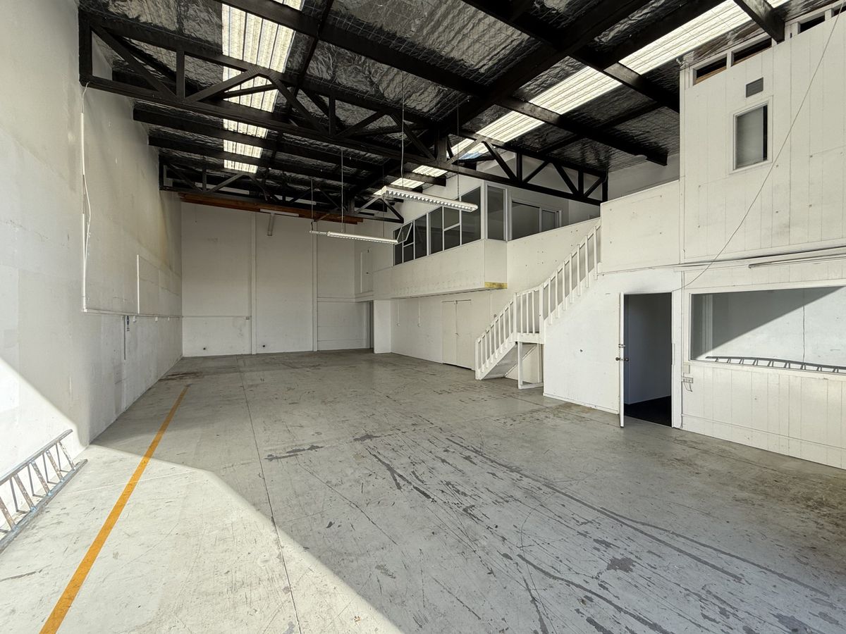 Industrial Unit with Container Access - Vista 4
