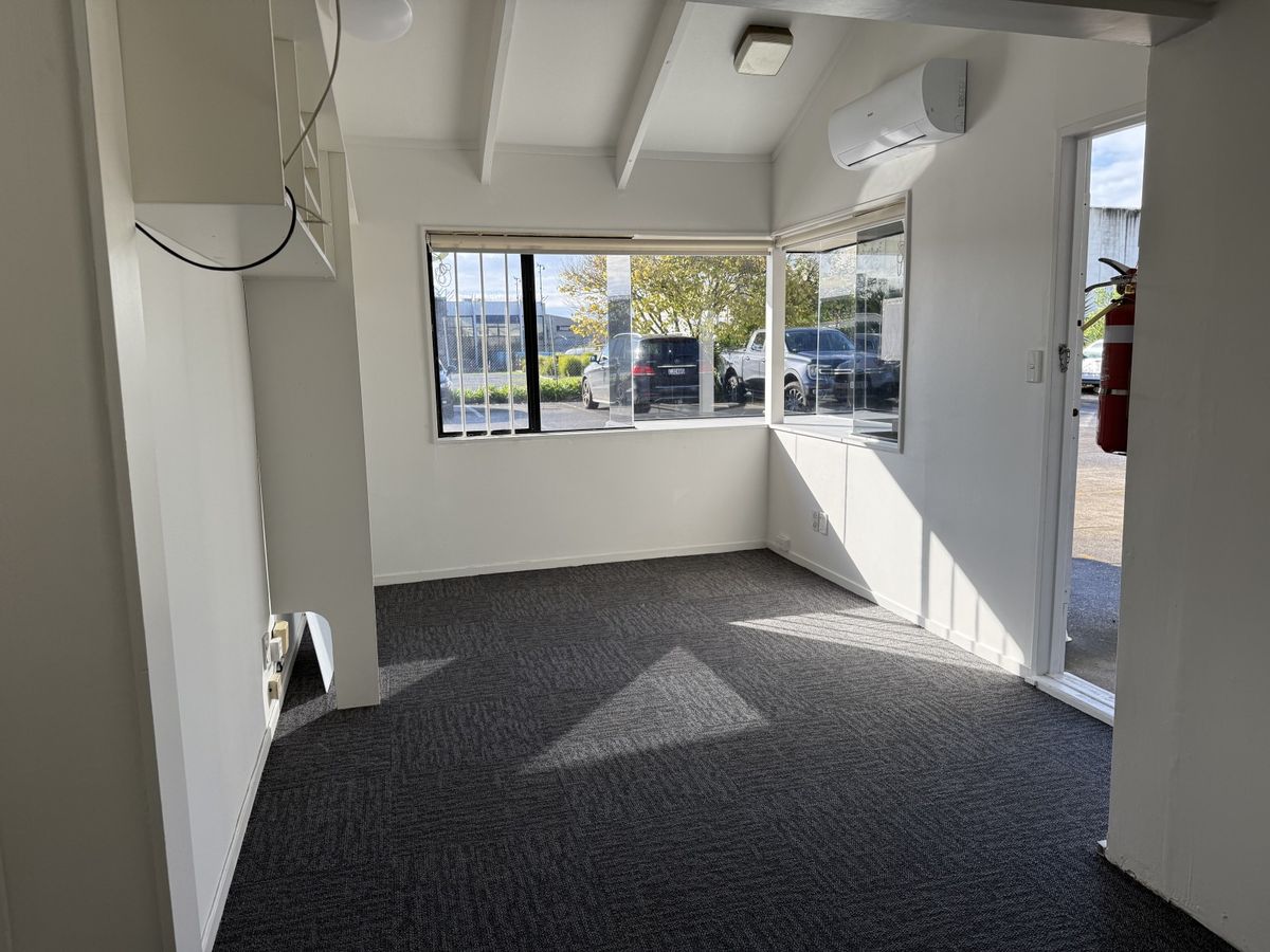 Industrial Unit with Container Access - Vista 3