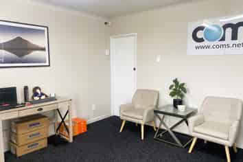 Compact office on busy Niven Street