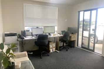 Compact office on busy Niven Street