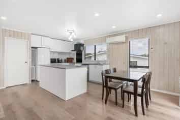 2/12 Bain Place, Bucklands Beach