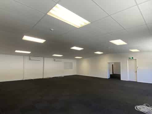 Quality Gorge Rd Office with 10 carparks