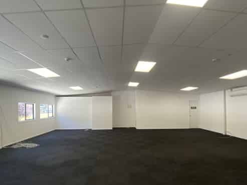 Quality Gorge Rd Office with 10 carparks