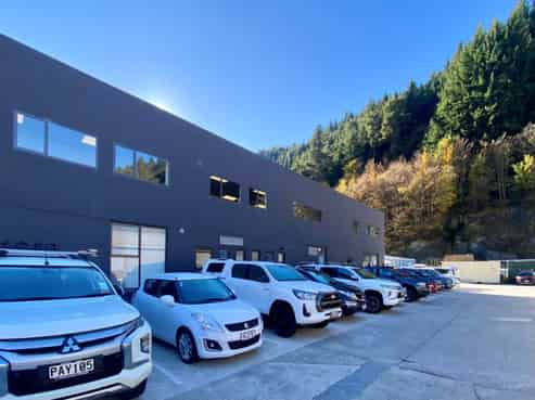 Quality Gorge Rd Office with 10 carparks