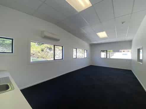 Quality Gorge Rd Office with 10 carparks