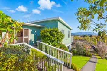 47 Kakariki Grove, Waikanae