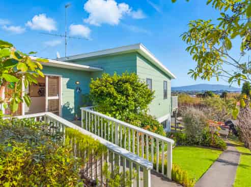 47 Kakariki Grove, Waikanae