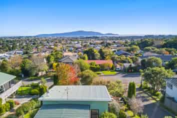 47 Kakariki Grove, Waikanae