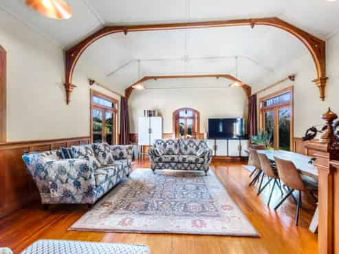 7 Waimea Valley Road, Mandeville
