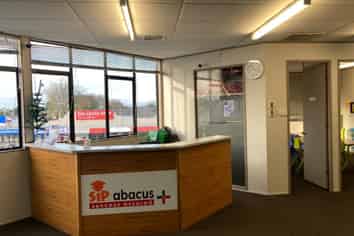 First floor office in shopping centre