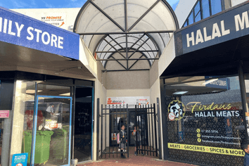 First floor office in shopping centre