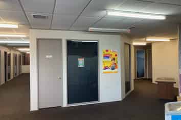 First floor office in shopping centre