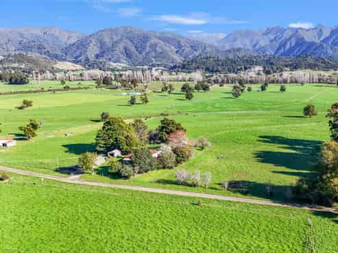 230 Loop Road, East Takaka