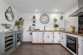 1377G Manawahe Road, Manawahe