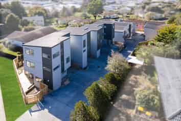 4/11 Celeste Place, Totara Vale