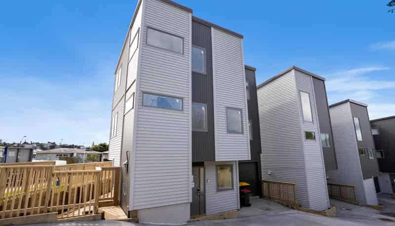 4/11 Celeste Place, Totara Vale