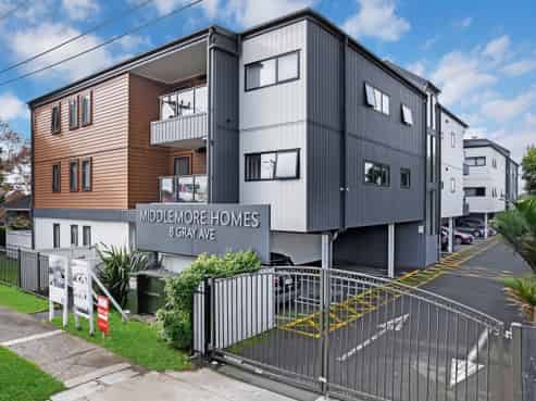 111/8 Gray Avenue, Mangere East