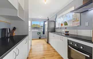 24 Redcrest Avenue, Red Hill