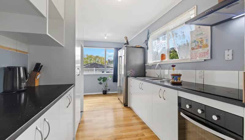 24 Redcrest Avenue, Red Hill