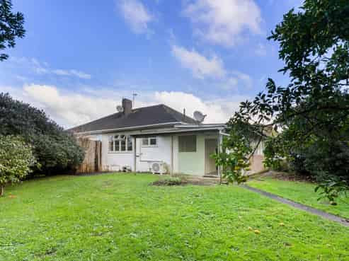 16 De Luen Street, Point Chevalier