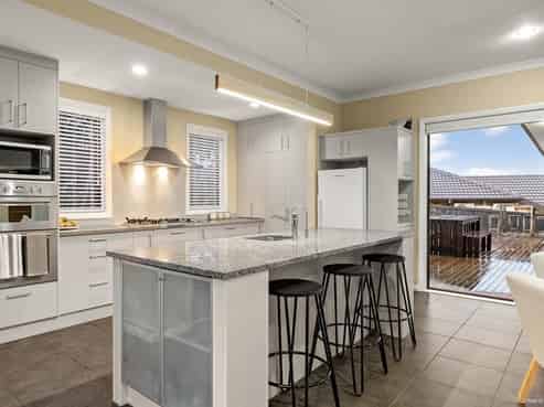 6 Ellivani Rise, Pukekohe