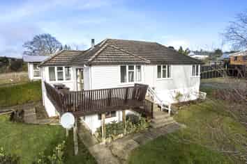 6 Campbelton Street, Lawrence