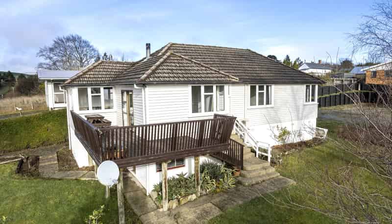 6 Campbelton Street, Lawrence