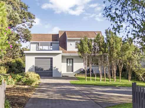 1 Goldie Place, Waikanae Beach