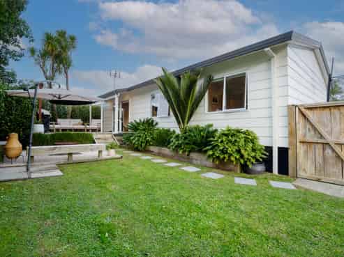 1/61 Kaurilands Road, Titirangi