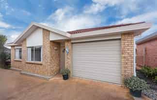 11/169 Sturges Road, Henderson