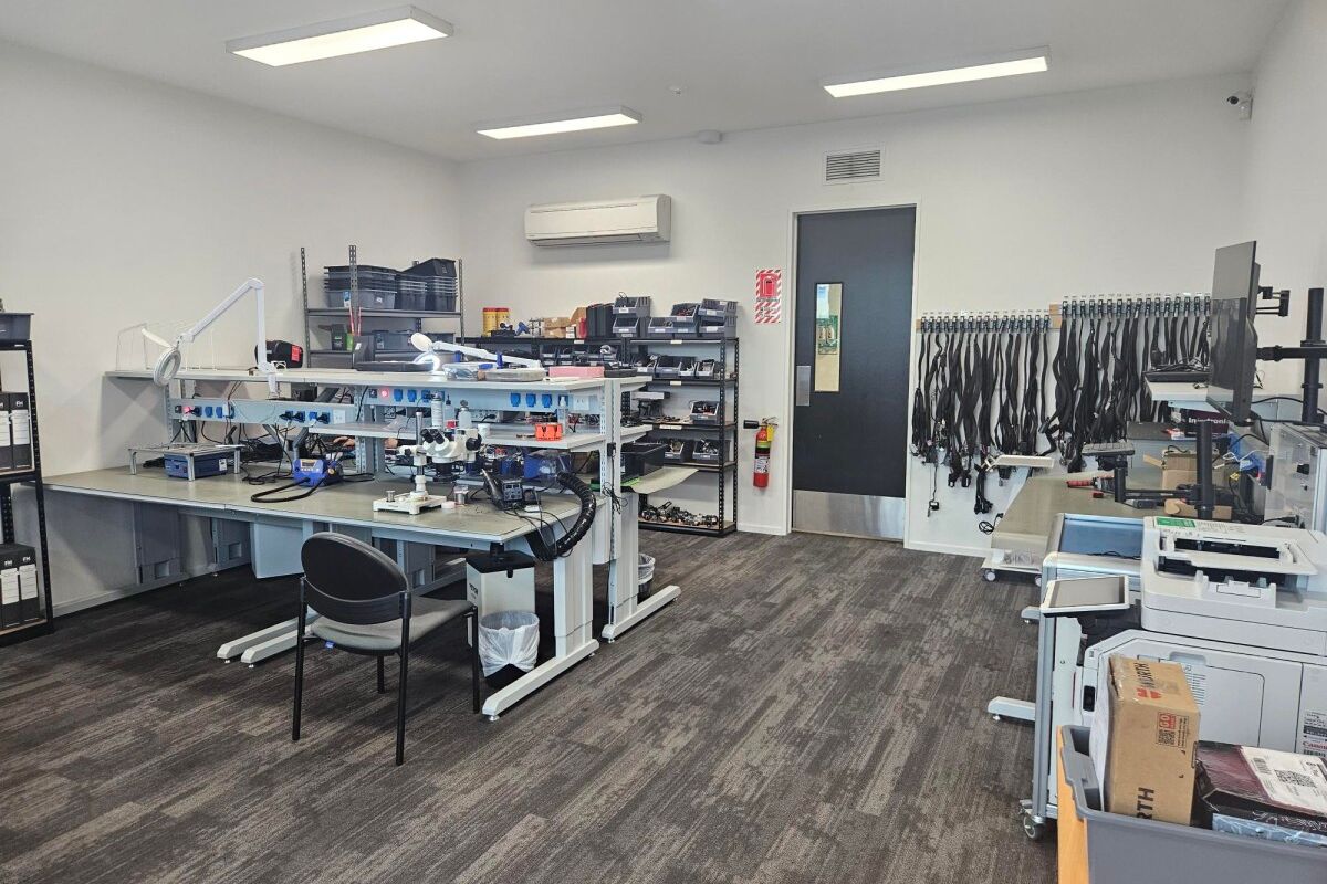 Centrally Located Warehouse - Near New! - Vaade 5