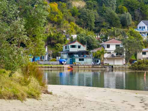8 Waiwera Road, Waiwera