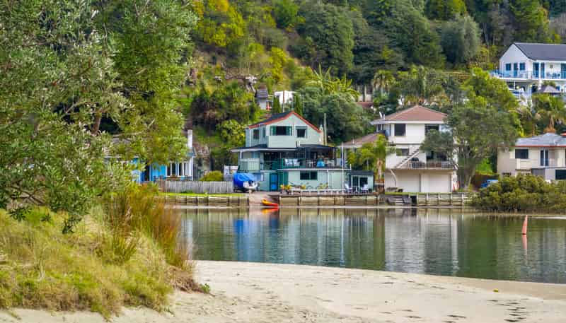 8 Waiwera Road, Waiwera