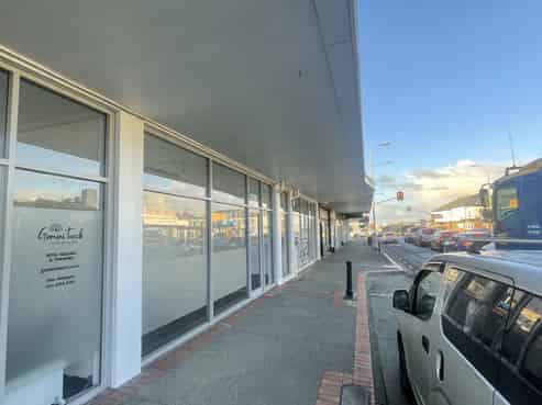 Prime frontage to Kamo Road!